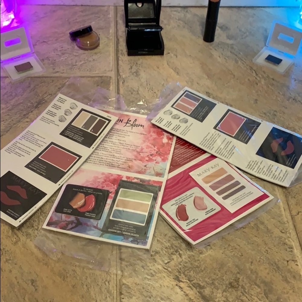Mini Compact BUNDLE With Added Goodies - Picture 6 of 6